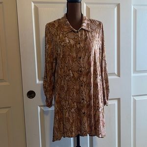 Gently loved 3/4 Sleeve, high low top size XL